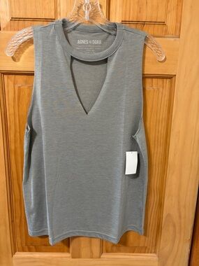 🌻5 for $30🌻 Agnes & Dora Gray V-Neck Sleeveless Tank